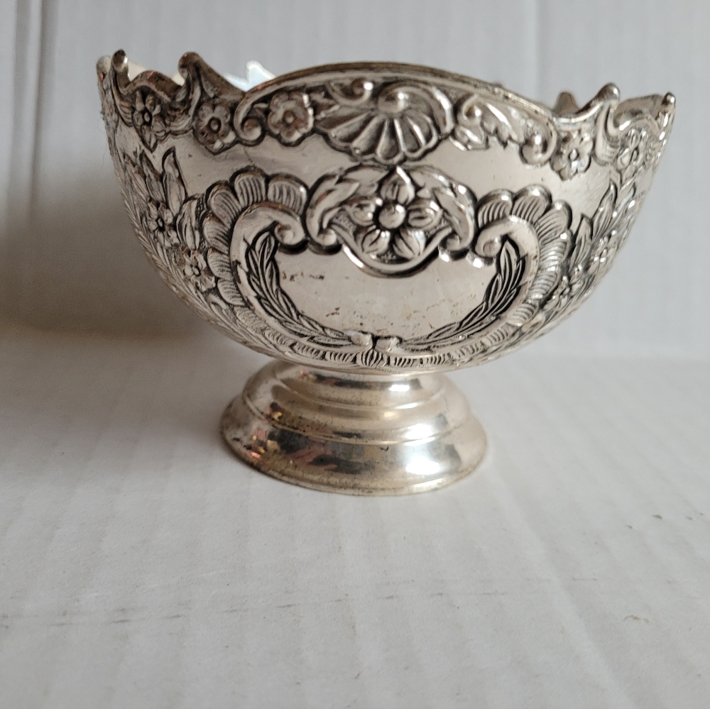 FB Rogers Embossed Floral Design Silver Plate Footed Bowl 3.5”H
